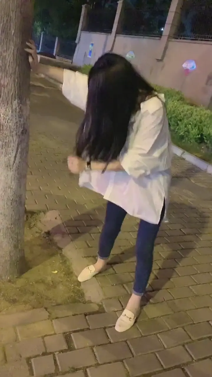 Hilarious drunk behavior moment caught on camera with the funniest unexpected outcome