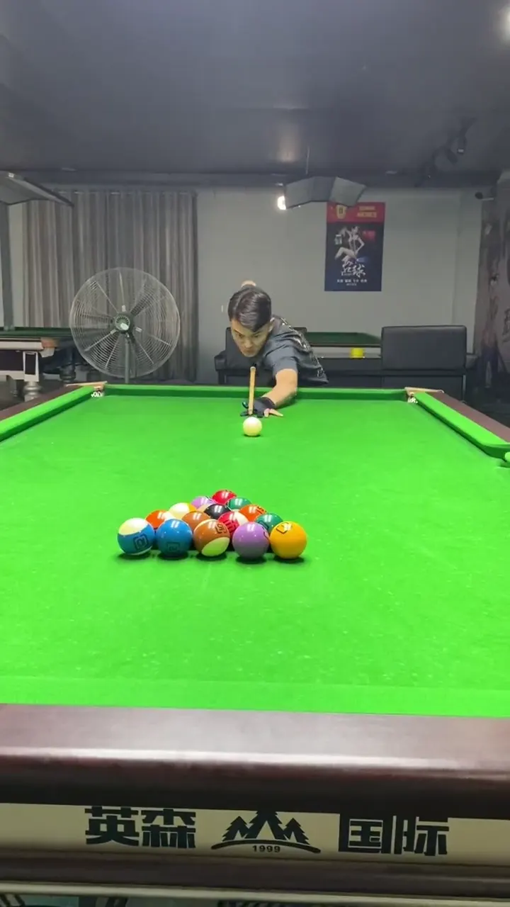 Pool trick shot that went viral for its unbelievable precision and jaw-dropping angle
