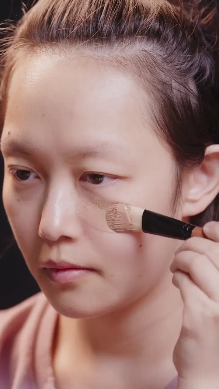 Instant makeup magic in a short clip showing incredible transformation skill in seconds