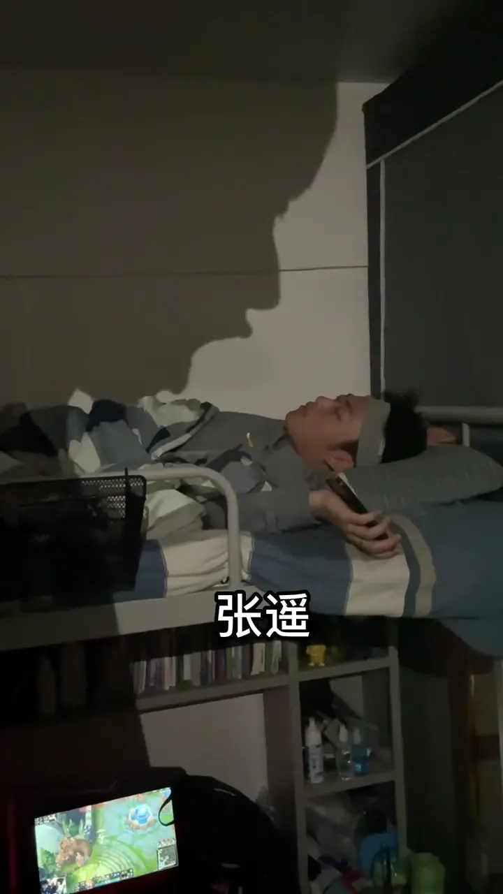 Hilarious dorm life moment caught on camera with the funniest unexpected outcome