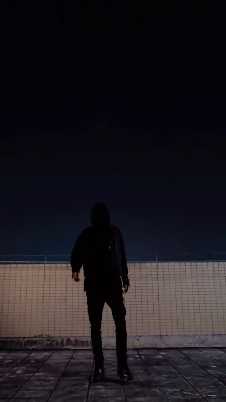 Stunning homemade special effect that rivals professional movie production quality