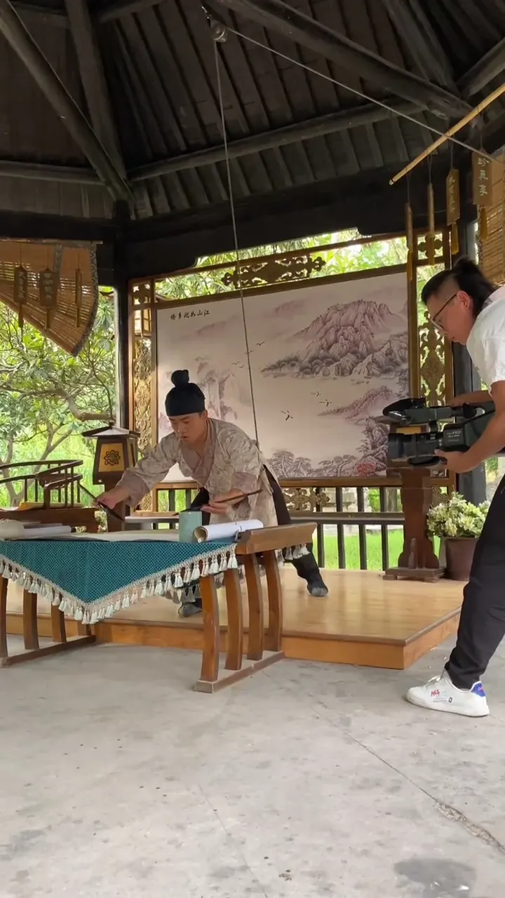 On-set mishap that was never supposed to be seen by the public but is absolutely golden